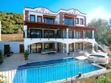 Antalya da lüks  havuzlu kiralık villa